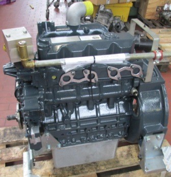 AT-Motor mit Zylinderkopf Typ: 4A220Gas